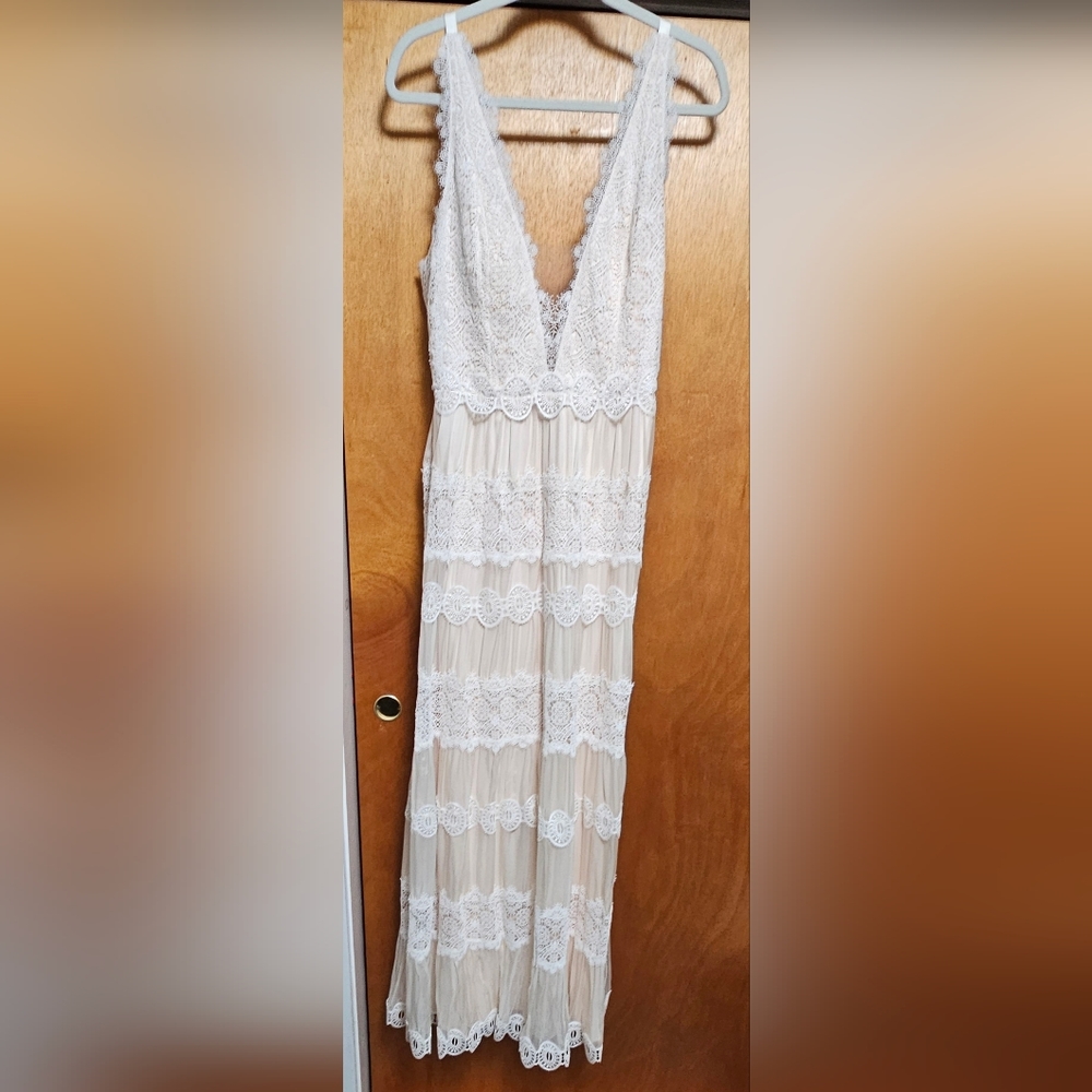 Absolutely stunning Catherine Deane Genevieve Gown wedding dress size 10 US